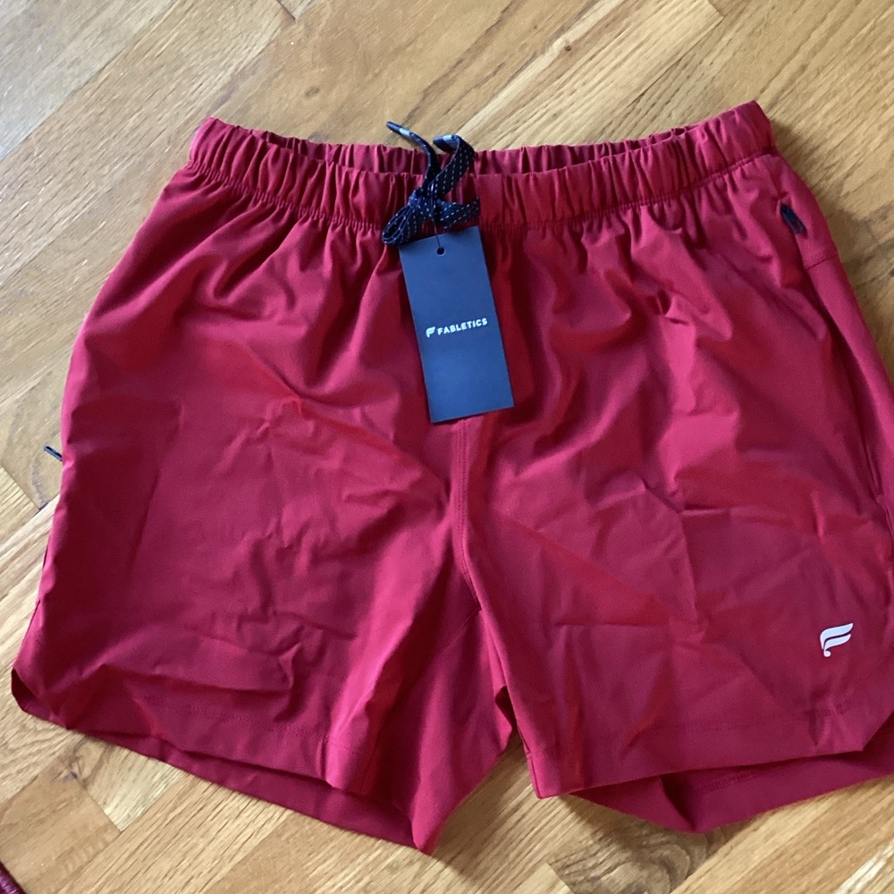 Fabletics Men's 5” One short Holly Berry size Small